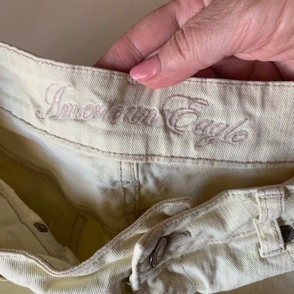 American Eagle Pale Yellow Shorts